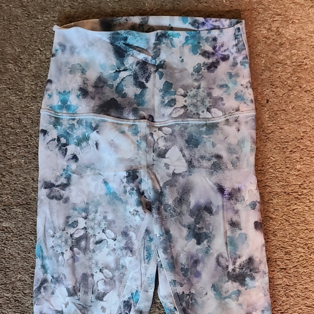 Lululemon-Size Zero (0)Blue/White Leggings